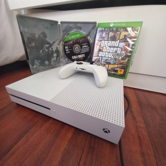 Xbox S and GTA/Call of Duty 2 - Picture 1 of 2